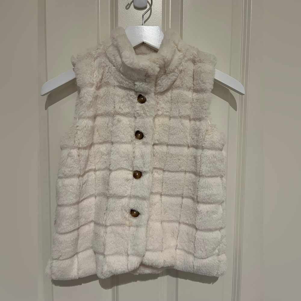 Girl faux fur vest with buttons. Off white. “Winter white”